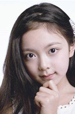 张小溪个人资料,才华横溢的年轻作家，笔耕不辍的文学探索者